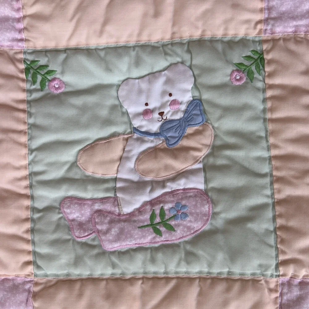 VTG House of Hatten Pastel Baby Quilt Blanket Animals 46x35 Nursery EUC